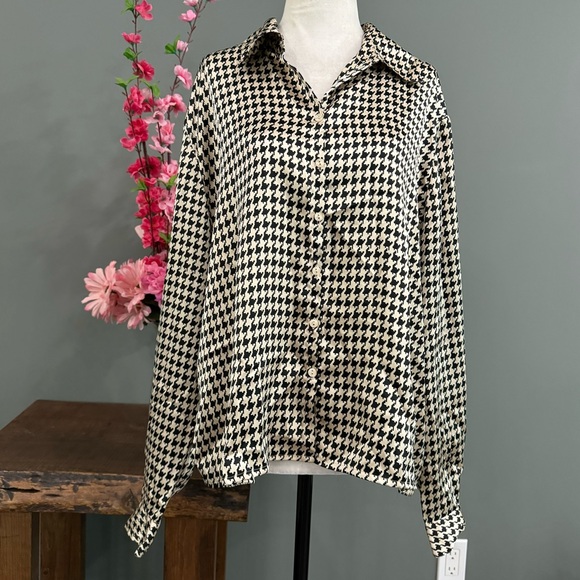 Lindor Petite Button Down Long Sleeve - Picture 1 of 10